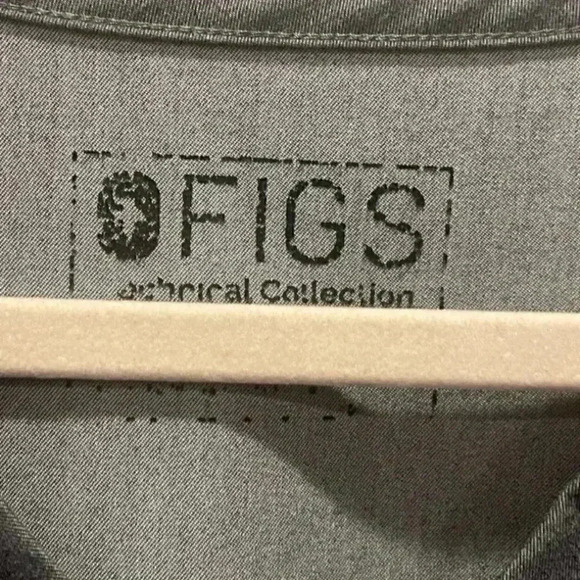 FIGS TECHNICAL COLLECTION GREY SCRUB TOP SIZE LARGE MEDICAL NURSE - Picture 2 of 3